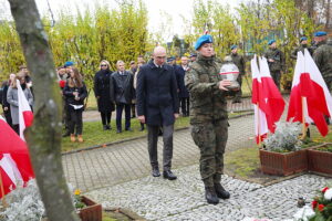 28.10.2025 Kielce. Cmentarz Partyzancki. Obchody upamiętniające 86. rocznicę tragicznej śmierci Prezydenta Stefana Artwińskiego / Fot. Wiktor Taszłow - Radio Kielce