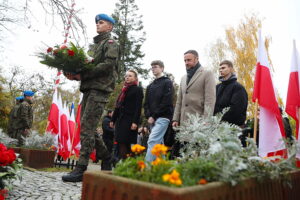 28.10.2025 Kielce. Cmentarz Partyzancki. Obchody upamiętniające 86. rocznicę tragicznej śmierci Prezydenta Stefana Artwińskiego / Fot. Wiktor Taszłow - Radio Kielce