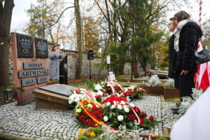 28.10.2025 Kielce. Cmentarz Partyzancki. Obchody upamiętniające 86. rocznicę tragicznej śmierci Prezydenta Stefana Artwińskiego / Fot. Wiktor Taszłow - Radio Kielce