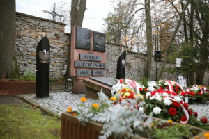 Rocznica tragicznej śmierci prezydenta Stefana Artwińskiego - Radio Kielce 28.10.2025 Kielce. Cmentarz Partyzancki. Obchody upamiętniające 86. rocznicę tragicznej śmierci Prezydenta Stefana Artwińskiego / Fot. Wiktor Taszłow - Radio Kielce