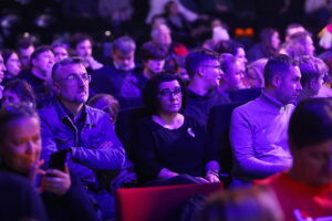 Tłumy na spotkaniu z polskim astronautą - Radio Kielce 29.10.2025. Targi Kielce. Spotkanie Sławosza Uznańskiego-Wiśniewskiego z mieszkańcami Kielc / Fot. Wiktor Taszłow - Radio Kielce