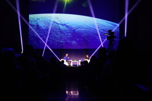 Tłumy na spotkaniu z polskim astronautą - Radio Kielce 29.10.2025. Targi Kielce. Spotkanie Sławosza Uznańskiego-Wiśniewskiego z mieszkańcami Kielc / Fot. Wiktor Taszłow - Radio Kielce