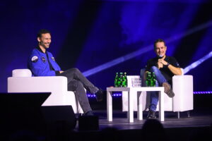 Tłumy na spotkaniu z polskim astronautą - Radio Kielce 29.10.2025. Targi Kielce. Spotkanie Sławosza Uznańskiego-Wiśniewskiego z mieszkańcami Kielc / Fot. Wiktor Taszłow - Radio Kielce