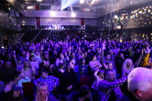 Tłumy na spotkaniu z polskim astronautą - Radio Kielce 29.10.2025. Targi Kielce. Spotkanie Sławosza Uznańskiego-Wiśniewskiego z mieszkańcami Kielc / Fot. Wiktor Taszłow - Radio Kielce