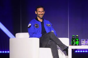 Tłumy na spotkaniu z polskim astronautą - Radio Kielce 29.10.2025. Targi Kielce. Spotkanie Sławosza Uznańskiego-Wiśniewskiego z mieszkańcami Kielc / Fot. Wiktor Taszłow - Radio Kielce