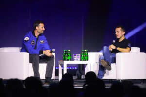 Tłumy na spotkaniu z polskim astronautą - Radio Kielce 29.10.2025. Targi Kielce. Spotkanie Sławosza Uznańskiego-Wiśniewskiego z mieszkańcami Kielc / Fot. Wiktor Taszłow - Radio Kielce