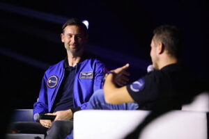 Tłumy na spotkaniu z polskim astronautą - Radio Kielce 29.10.2025. Targi Kielce. Spotkanie Sławosza Uznańskiego-Wiśniewskiego z mieszkańcami Kielc / Fot. Wiktor Taszłow - Radio Kielce