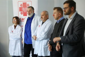 Kielecka Caritas otworzyła magazyn do przechowywania żywności - Radio Kielce 30.10.2025. Kielce. Otwarcie i poświęcenie magazynu żywności i przetwórni owoców i warzyw kieleckiej Caritas / Fot. WIktor Taszłow - Radio Kielce