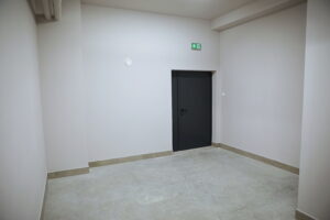 Kielecka Caritas otworzyła magazyn do przechowywania żywności - Radio Kielce 30.10.2025. Kielce. Otwarcie i poświęcenie magazynu żywności i przetwórni owoców i warzyw kieleckiej Caritas / Fot. WIktor Taszłow - Radio Kielce