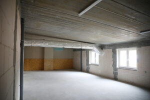 Kielecka Caritas otworzyła magazyn do przechowywania żywności - Radio Kielce 30.10.2025. Kielce. Otwarcie i poświęcenie magazynu żywności i przetwórni owoców i warzyw kieleckiej Caritas / Fot. WIktor Taszłow - Radio Kielce