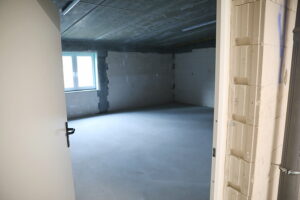 Kielecka Caritas otworzyła magazyn do przechowywania żywności - Radio Kielce 30.10.2025. Kielce. Otwarcie i poświęcenie magazynu żywności i przetwórni owoców i warzyw kieleckiej Caritas / Fot. WIktor Taszłow - Radio Kielce