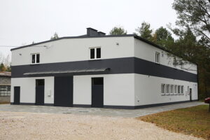 Kielecka Caritas otworzyła magazyn do przechowywania żywności - Radio Kielce 30.10.2025. Kielce. Otwarcie i poświęcenie magazynu żywności i przetwórni owoców i warzyw kieleckiej Caritas / Fot. WIktor Taszłow - Radio Kielce