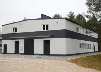 30.10.2025. Kielce. Otwarcie i poświęcenie magazynu żywności i przetwórni owoców i warzyw kieleckiej Caritas / Fot. WIktor Taszłow - Radio Kielce