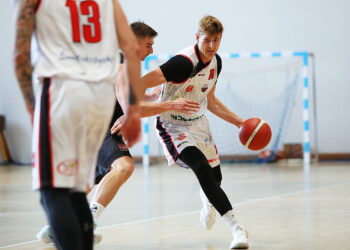 Koszykarze UJK znów na zwycięskiej ścieżce