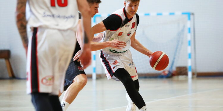 Koszykarze UJK znów na zwycięskiej ścieżce - Radio Kielce Koszykarze UJK znów na zwycięskiej ścieżce