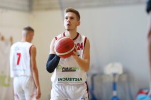 04.10.2025. Kielce. Mecz 2. liga koszykówki UJK Kielce – Stal Stalowa Wola / Fot. Wiktor Taszłow - Radio Kielce