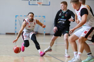 04.10.2025. Kielce. Mecz 2. liga koszykówki UJK Kielce – Stal Stalowa Wola / Fot. Wiktor Taszłow - Radio Kielce