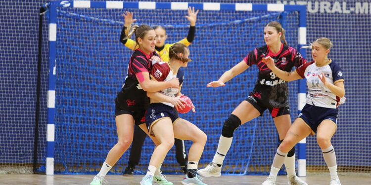 04.10.2025. Kielce. Mecz Ligi Centralna piłki ręcznej Suzuki Korona Handball - Pogoń Szczecin / Fot. Wiktor Taszłow - Radio Kielce