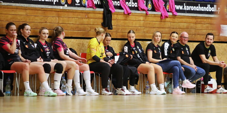 04.10.2025. Kielce. Mecz Ligi Centralna piłki ręcznej Suzuki Korona Handball - Pogoń Szczecin / Fot. Wiktor Taszłow - Radio Kielce