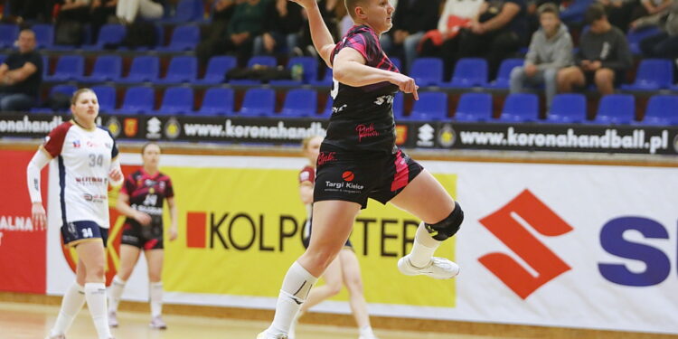 04.10.2025. Kielce. Mecz Ligi Centralna piłki ręcznej Suzuki Korona Handball - Pogoń Szczecin / Fot. Wiktor Taszłow - Radio Kielce