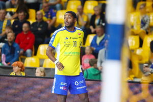 04.10.2025. Kielce. Mecz Industria Kielce - Energa MMTS Kwidzyn / Fot. Wiktor Taszłow - Radio Kielce
