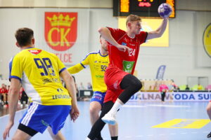 04.10.2025. Kielce. Mecz Industria Kielce - Energa MMTS Kwidzyn / Fot. Wiktor Taszłow - Radio Kielce