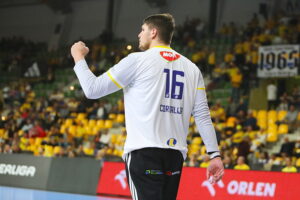 04.10.2025. Kielce. Mecz Industria Kielce - Energa MMTS Kwidzyn / Fot. Wiktor Taszłow - Radio Kielce
