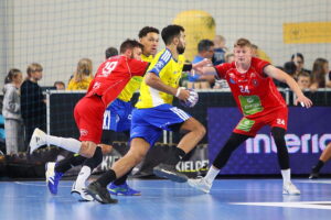 04.10.2025. Kielce. Mecz Industria Kielce - Energa MMTS Kwidzyn / Fot. Wiktor Taszłow - Radio Kielce