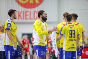 04.10.2025. Kielce. Mecz Industria Kielce - Energa MMTS Kwidzyn / Fot. Wiktor Taszłow - Radio Kielce