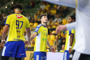 04.10.2025. Kielce. Mecz Industria Kielce - Energa MMTS Kwidzyn / Fot. Wiktor Taszłow - Radio Kielce