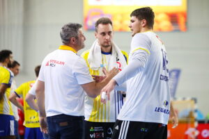 04.10.2025. Kielce. Mecz Industria Kielce - Energa MMTS Kwidzyn / Fot. Wiktor Taszłow - Radio Kielce