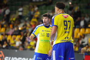 04.10.2025. Kielce. Mecz Industria Kielce - Energa MMTS Kwidzyn / Fot. Wiktor Taszłow - Radio Kielce