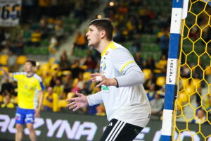 04.10.2025. Kielce. Mecz Industria Kielce - Energa MMTS Kwidzyn / Fot. Wiktor Taszłow - Radio Kielce