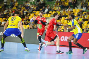 04.10.2025. Kielce. Mecz Industria Kielce - Energa MMTS Kwidzyn / Fot. Wiktor Taszłow - Radio Kielce