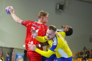 04.10.2025. Kielce. Mecz Industria Kielce - Energa MMTS Kwidzyn / Fot. Wiktor Taszłow - Radio Kielce