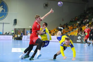04.10.2025. Kielce. Mecz Industria Kielce - Energa MMTS Kwidzyn / Fot. Wiktor Taszłow - Radio Kielce