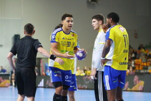 04.10.2025. Kielce. Mecz Industria Kielce - Energa MMTS Kwidzyn / Fot. Wiktor Taszłow - Radio Kielce