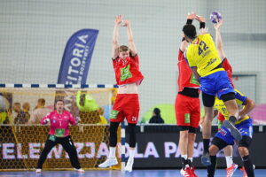 04.10.2025. Kielce. Mecz Industria Kielce - Energa MMTS Kwidzyn / Fot. Wiktor Taszłow - Radio Kielce