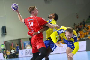 04.10.2025. Kielce. Mecz Industria Kielce - Energa MMTS Kwidzyn / Fot. Wiktor Taszłow - Radio Kielce