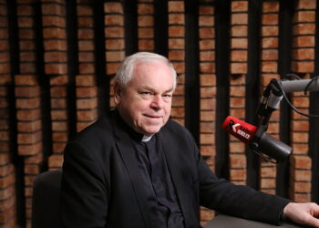 08.10.2025 Rozmowa dnia. Na zdjęciu: ks. Stanisław Słowik - dyrektor Caritas Diecezji Kieleckiej / Fot. Wiktor Taszłow - Radio Kielce