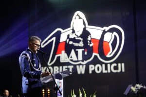08.10.2025 Kielce. Konferencja "W mundurze przez wiek - Sto lat obecności kobiet w Policji" / Fot. Wiktor Taszłow - Radio Kielce