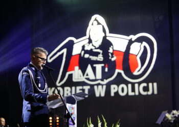08.10.2025 Kielce. Konferencja "W mundurze przez wiek - Sto lat obecności kobiet w Policji" / Fot. Wiktor Taszłow - Radio Kielce