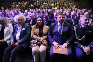 08.10.2025 Kielce. Konferencja "W mundurze przez wiek - Sto lat obecności kobiet w Policji" / Fot. Wiktor Taszłow - Radio Kielce