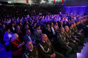 08.10.2025 Kielce. Konferencja "W mundurze przez wiek - Sto lat obecności kobiet w Policji" / Fot. Wiktor Taszłow - Radio Kielce