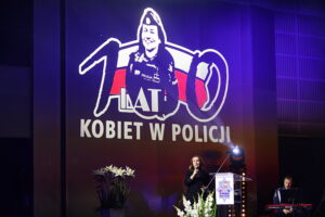 08.10.2025 Kielce. Konferencja "W mundurze przez wiek - Sto lat obecności kobiet w Policji" / Fot. Wiktor Taszłow - Radio Kielce