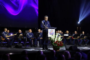 08.10.2025 Kielce. Konferencja "W mundurze przez wiek - Sto lat obecności kobiet w Policji" / Fot. Wiktor Taszłow - Radio Kielce