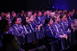 08.10.2025 Kielce. Konferencja "W mundurze przez wiek - Sto lat obecności kobiet w Policji" / Fot. Wiktor Taszłow - Radio Kielce