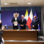 10.10.2025. Kielce. Podpisanie umów w ramach rządowego programu ograniczania przestępczości i aspołecznych zachowań „Razem bezpieczniej” / Fot. Wiktor Taszłow - Radio Kielce