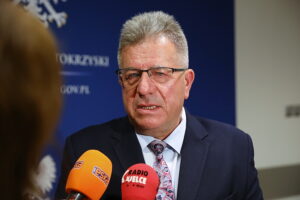 10.10.2025. Kielce. Podpisanie umów w ramach rządowego programu ograniczania przestępczości i aspołecznych zachowań „Razem bezpieczniej” / Fot. Wiktor Taszłow - Radio Kielce