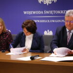 10.10.2025. Kielce. Podpisanie umów w ramach rządowego programu ograniczania przestępczości i aspołecznych zachowań „Razem bezpieczniej” / Fot. Wiktor Taszłow - Radio Kielce